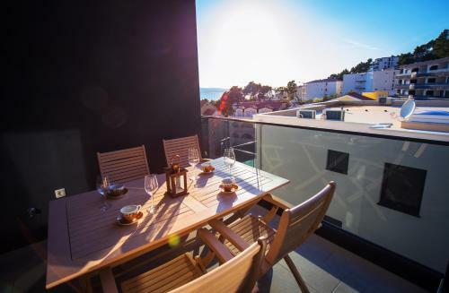 Deluxe 2 Bedroom Apartment With Sea View