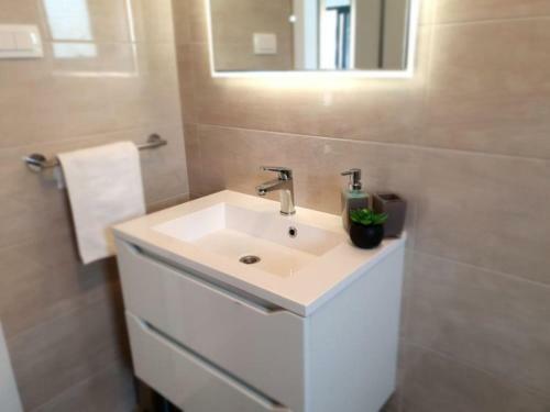Apartments Villa Esse - Heated Pool & Seaview