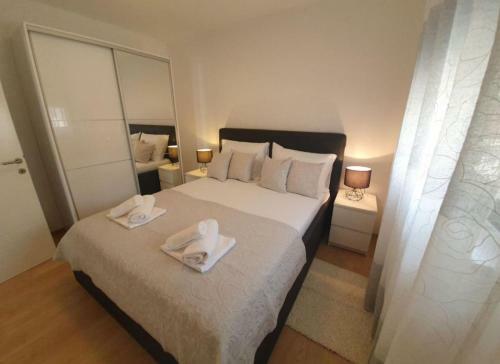 Apartments Villa Esse - Heated Pool & Seaview