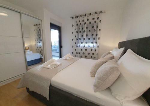 Apartments Villa Esse - Heated Pool & Seaview