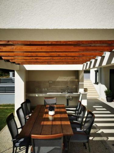 Apartments Villa Esse - Heated Pool & Seaview