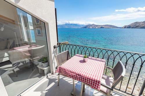 Seafront Baska Apartment