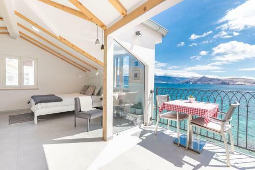 Seafront Baska Apartment