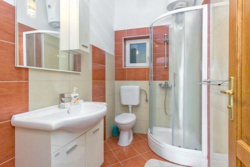 Holiday Home Brist- With Pool
