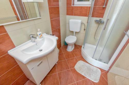 Holiday Home Brist- With Pool