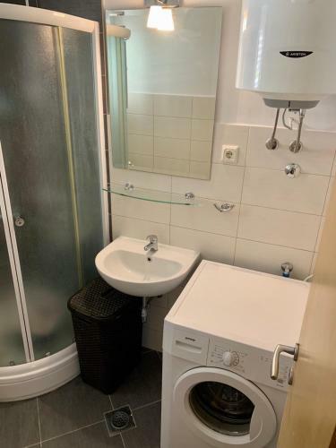 Comfort 1-bedroom Apartment With Pool & Sea View