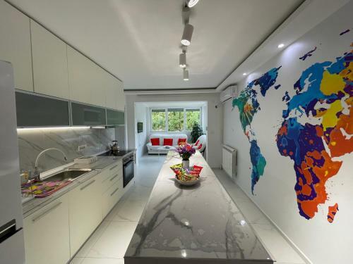 Evas Worldmap Apartment