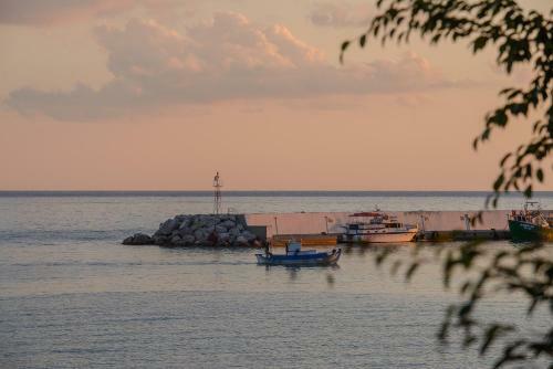 Apartamento Stochos Studios Next To The Sea!