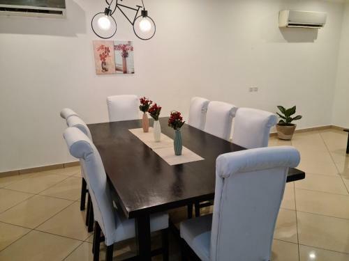 Designer Master Room In Serviced Apartment