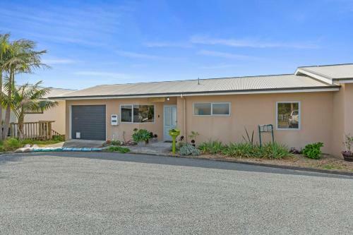 Takiwatanga - Raglan Holiday Home