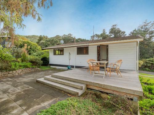 Beach Lovers Bach - Hahei Holiday Home