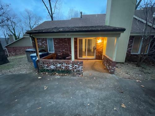 Convenient Dog Friendly 2 Bedroom 2 Bath Townhouse
