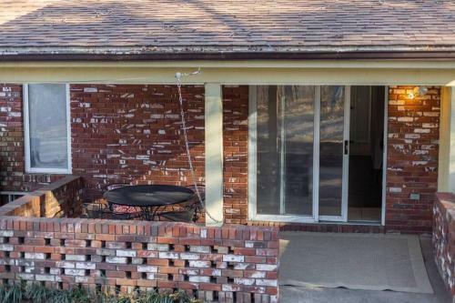 Convenient Dog Friendly 2 Bedroom 2 Bath Townhouse