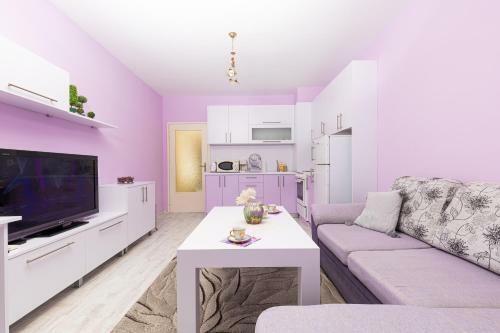 The Purple 1bd Apartment In Plovdiv