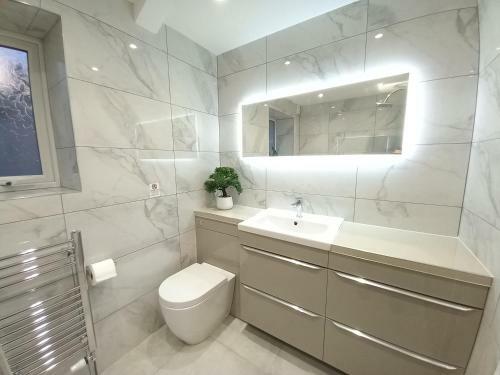Spacious & Modern 4 Bedroom Holiday Home Gwynedd