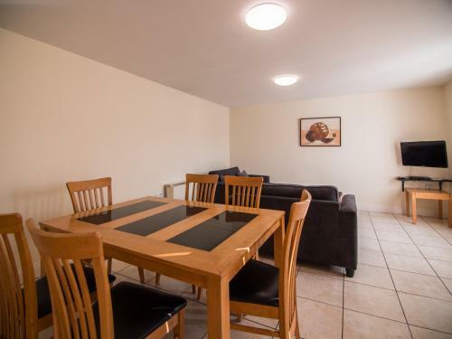 Donegan Court Aparthotel