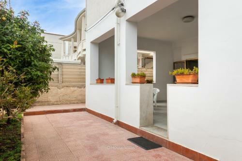 Villa Two Steps From The Sea