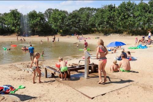 Camping Heino Chalet Rotan 9
