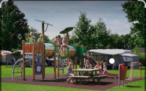 Camping Heino Chalet Rotan 9