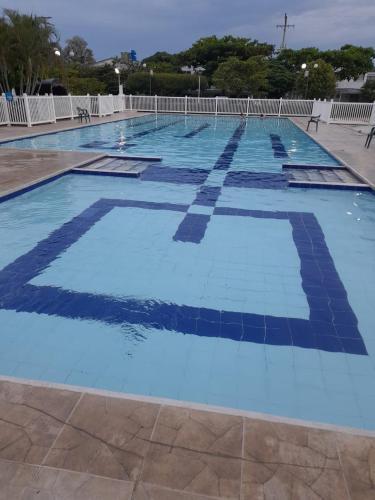 Comparto Casa Con Piscina En Condominio