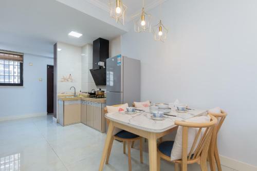 Locals Apartment Inn 04