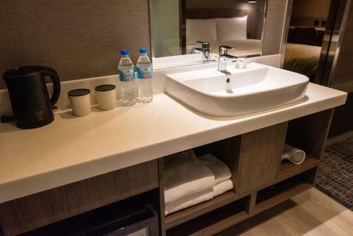 Mrhost N Hotel