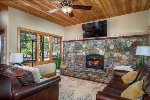 Cozy Cambria Cottage On 13 Acres