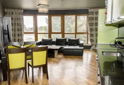 Apartamento Surrounded By Nature In 1-bdr Flat With Balcony