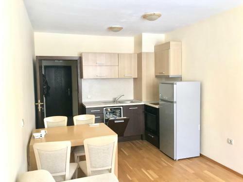 Apartment In Aparthotel Maxi