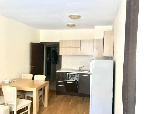 Apartment In Aparthotel Maxi