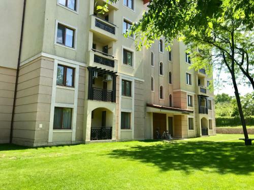 Apartment In Aparthotel Maxi