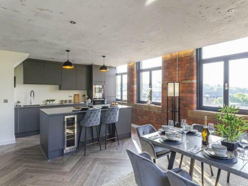 5 Bedroom Luxury Apartment