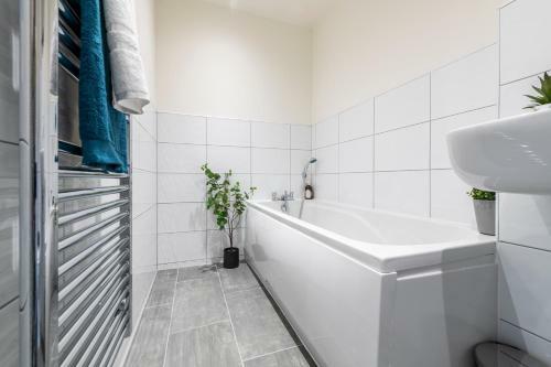 Stylish 2 Bed Apartment Close To City