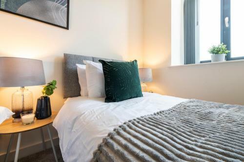 Stylish 2 Bed Apartment Close To City