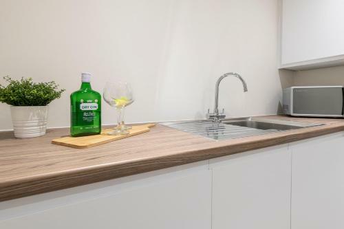 Stylish 2 Bed Apartment Close To City