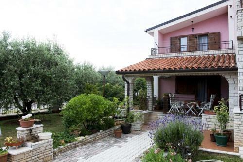 Holiday House In Peroj With Sea View