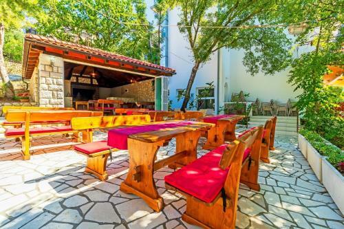 Bed & Breakfast Rooms And Restaurant Danica