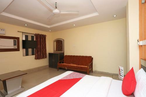 Oyo 16818 Hotel Parakh