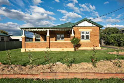 Conveniently Located 2-bed Mudgee Home