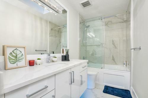 Luxury 3 Bed 2 Bath Main Portion Of The House