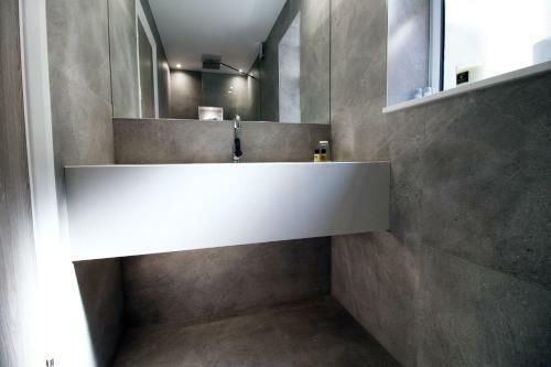 New 2022 Spacious 2 Bed Apartment - Private Courtyard - Underfloor Heating