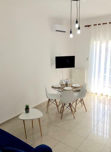 Minimal Apartment Center Kavala