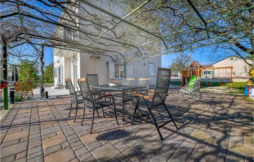 Amazing Home In Tinj With 5 Bedrooms