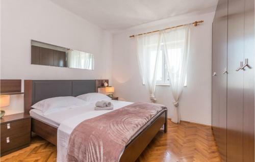 Amazing Home In Tinj With 5 Bedrooms