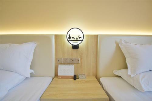 Locals Apartment Inn 04