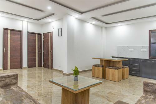 6bhk Apartment North Edge