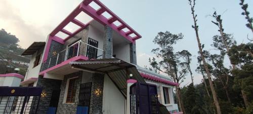 Hotel Shrubs De Villa