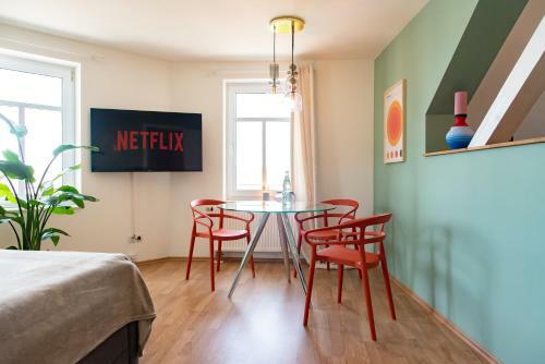 Bauhaus Apartment - Netflix & Wifi
