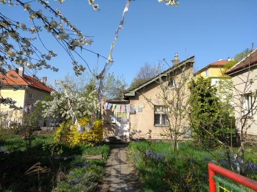 Hostal Prague Retro Challenge And Garden