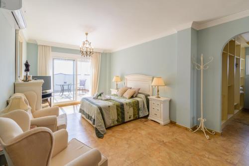Villas Nerjazul - El Pe�oncillo Beach